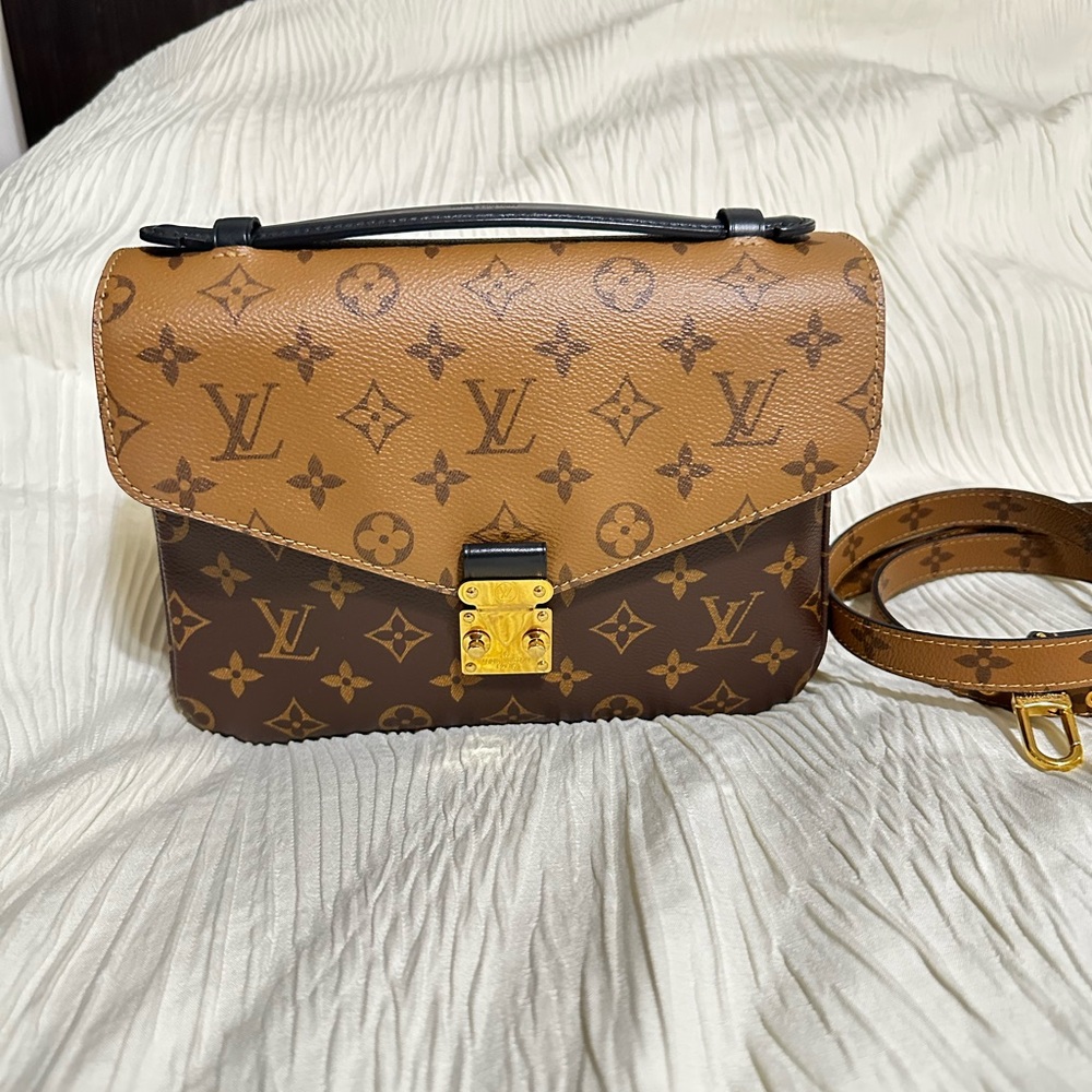 Pochette Métis Reverse Monogram Microchip